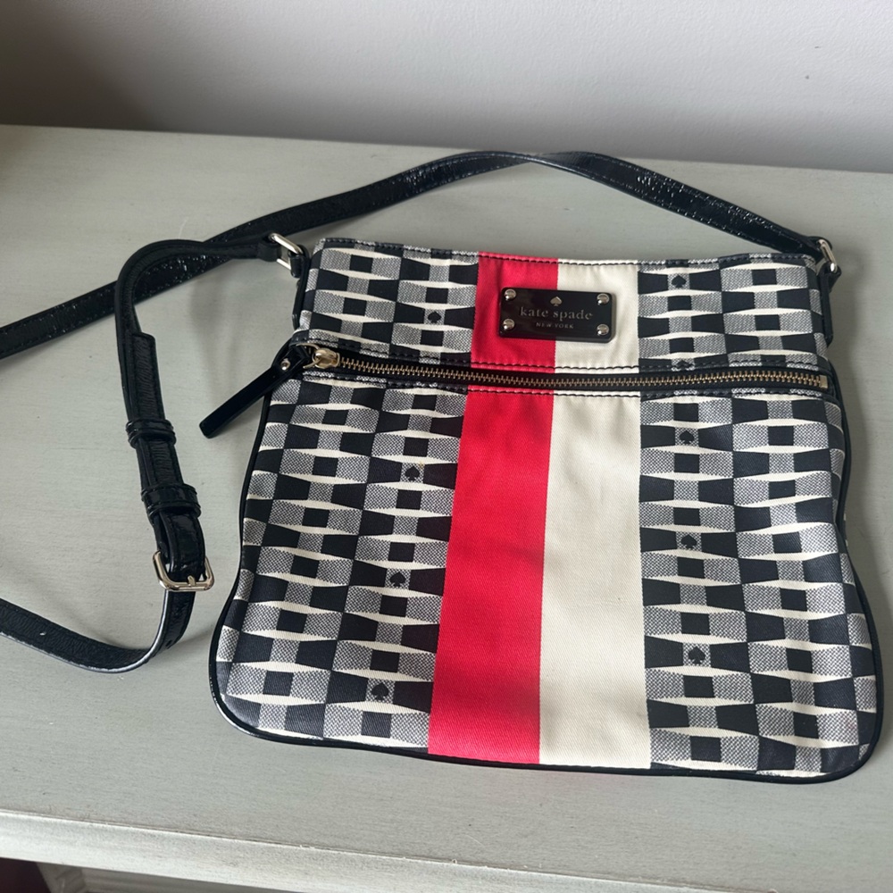 Kate spade Victoria redshirt black crossbody purse